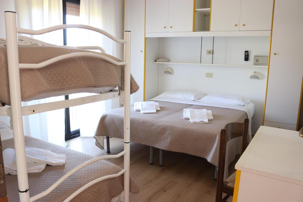 Hotel Neps - Nuova Gestione Lido di Jesolo Esterno foto