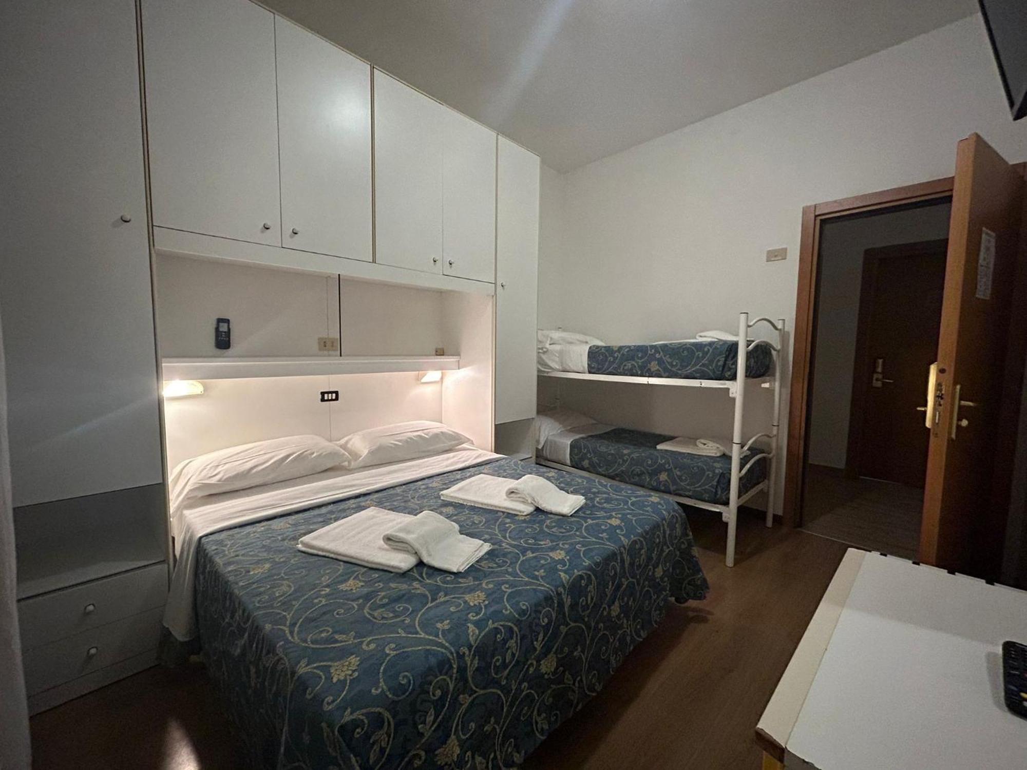 Hotel Neps - Nuova Gestione Lido di Jesolo Esterno foto